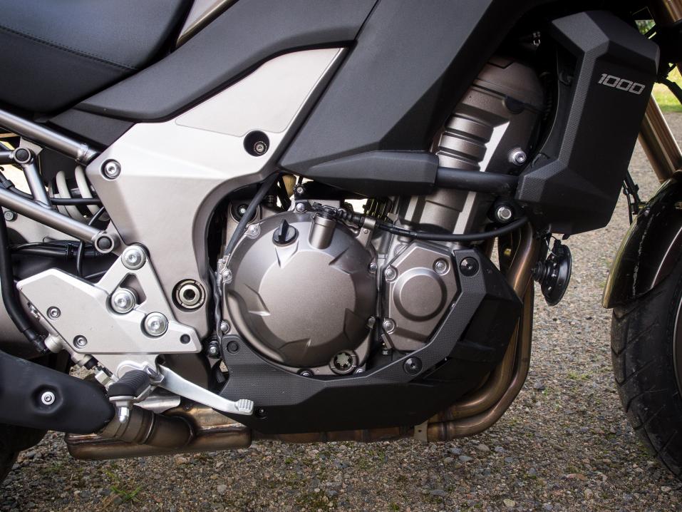 Kawasaki Versys 1000: moottori on tämän pyörän helmi ajettavuuden lisäksi.