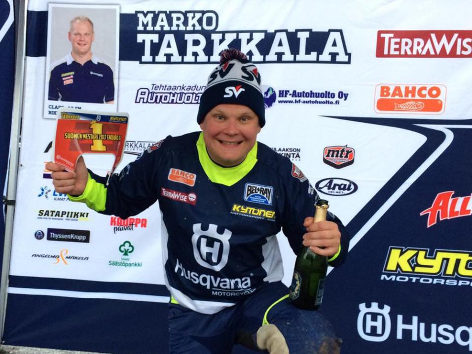 Marko Tarkkala pääsi jälleen tuulettamaan mestaruutta kauden päätteeksi. Kuva: Marko Tarkkalan tiedotus.