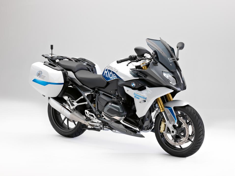 BMW:n versio kolmen konsortion yhteisestä näkemyksestä tulevaisuuden verkottuneesta turvallisesta moottoripyörästä.
