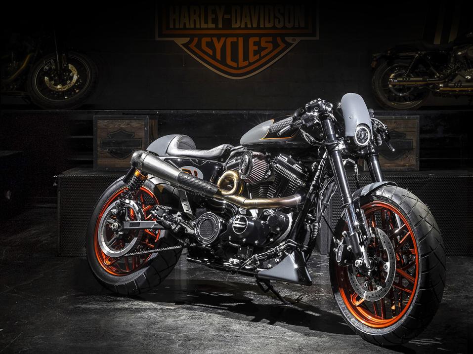 Euroopan Harley-Davidsonin vuoden 2017 kuninkaaksi valittiin italialaisen Harley-Davidson Perugian kustomoima Bombtrack.