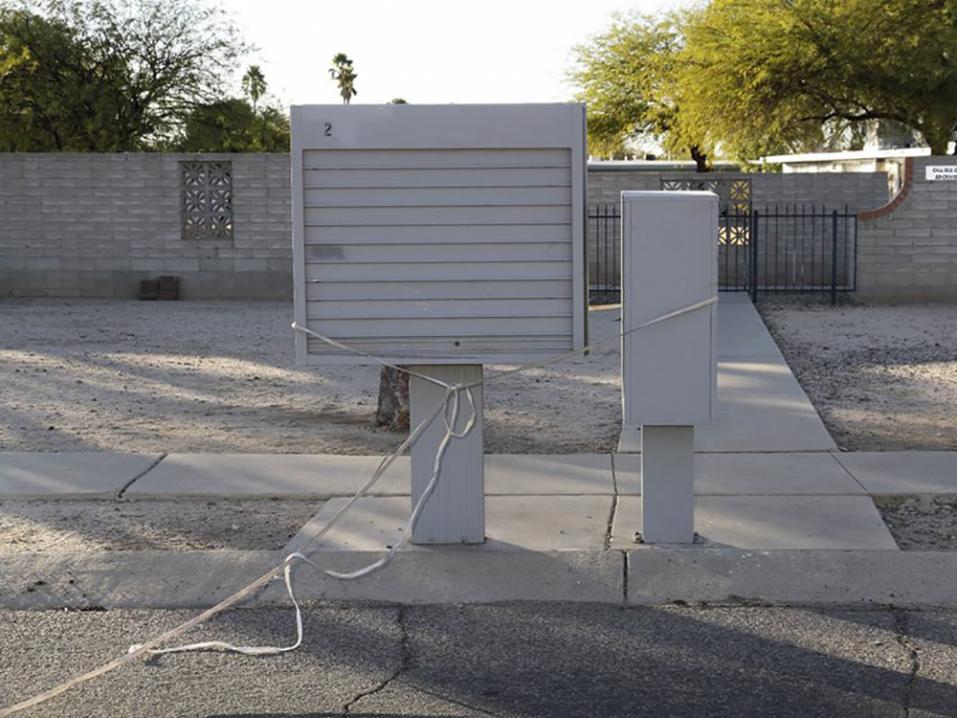 Köysirakennelma oli toisesta päästään kiinni postilaatikossa. Kuva Tucsonin poliisi.