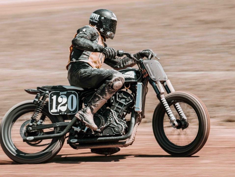<p>Anvil Motocicletten Shrimp vauhdissa kuskinaan italialainen kilpa-ajaja Vittorio Emanuele Marzotto.</p>