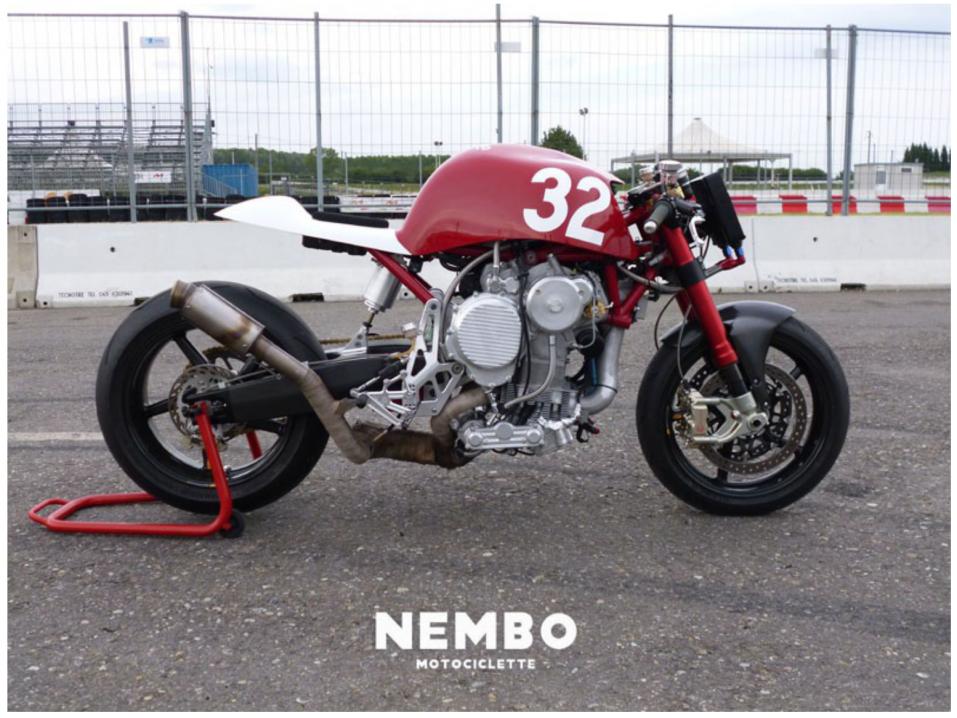 Nembo 32 on varsin näppärän ja tyylikkään näköinen sport-roadster. Tehty nopeaan ajoon mutkaisille ja suorillekin teille.