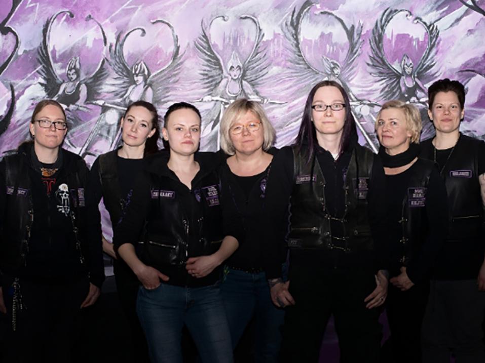 <p>Soul Sirens MC:n jäsenet vasemmalta: Anne, Katja, Leena, Salla, Jenna, Heidi ja Niina.</p>