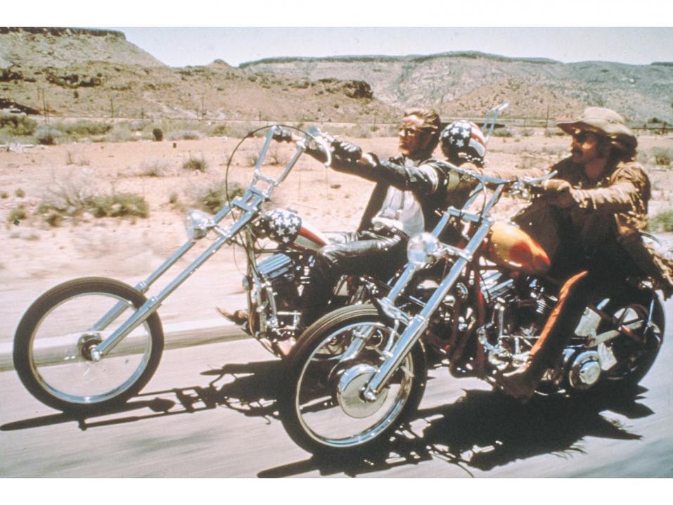Peter Fonda ja Dennis Hopper matkassa kustomoiduilla choppereillaan Easy Riderissa 1969. Fondan matka päättyi samana vuonna kuin itse elokuva täytti 50 vuotta.