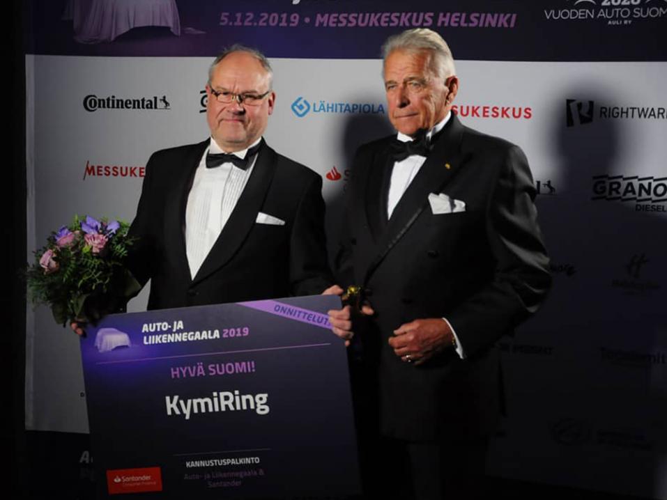 <p>Hyvä Suomi! 2019 -palkinnon vastaanottivat KymiRing Oy:n puheenjohtaja Kari O. Sohlberg sekä toimitusjohtaja Markku Pietilä.</p>