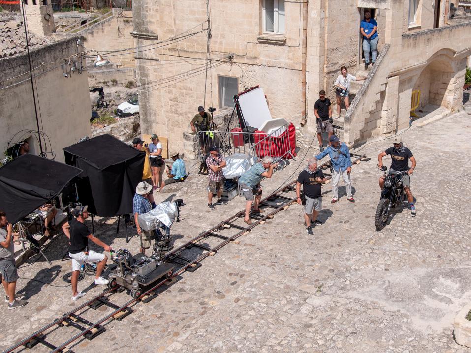 Lee Morrison vetämässä stunttikohtausta 'No Time to Die' -elokuvan kuvauksissa Materassa, Portugalissa. Kuva: Jasin Boland.