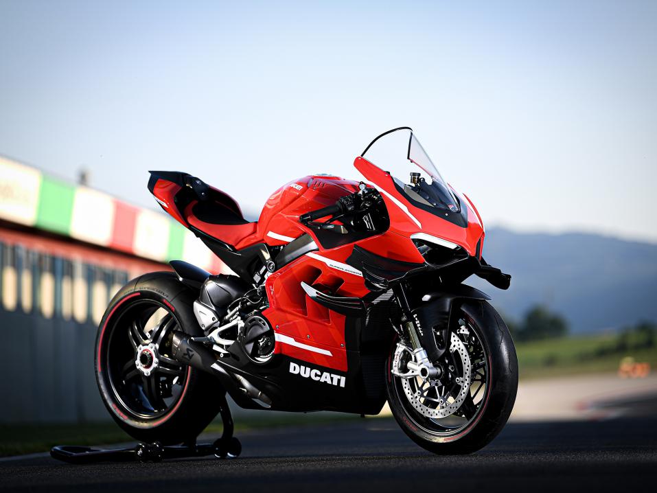 Ducati Superleggera V4ssä hiilikuitua on käytetty paljon muuallakin kuin vain vanteissa.
