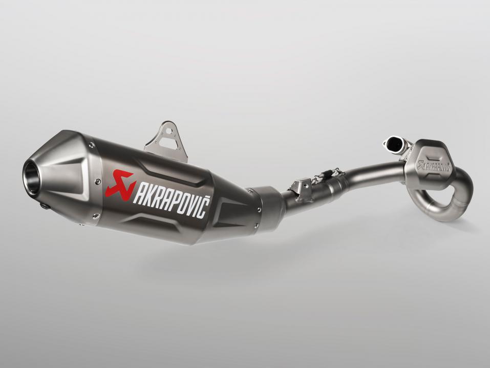 Akrapovicin Evolution line (Titanium) -malli Honda CRF50:een. Putkisto ja vaimennin ovat titaania.