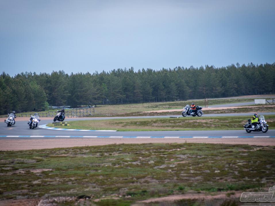 <p>Ratapäiville voi osallistua kaikenlaisilla moottoripyörillä. Kuva: Track Punk Racing.</p>