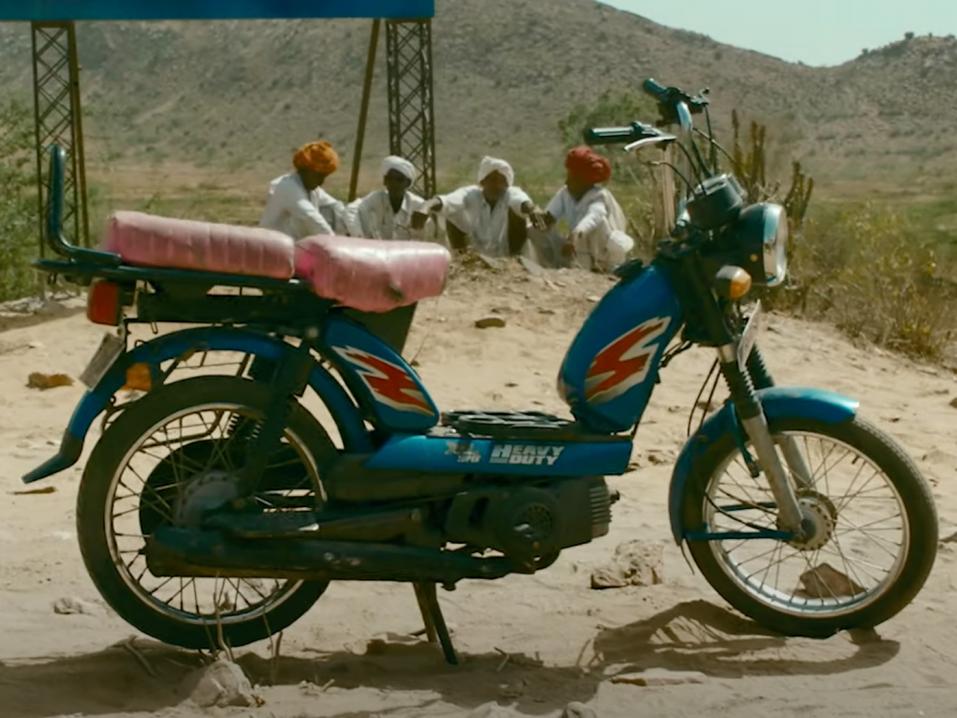 Thakurin Luna-merkkinen moottoripyörä on itsekseen palannut onnettomuuspaikalle.