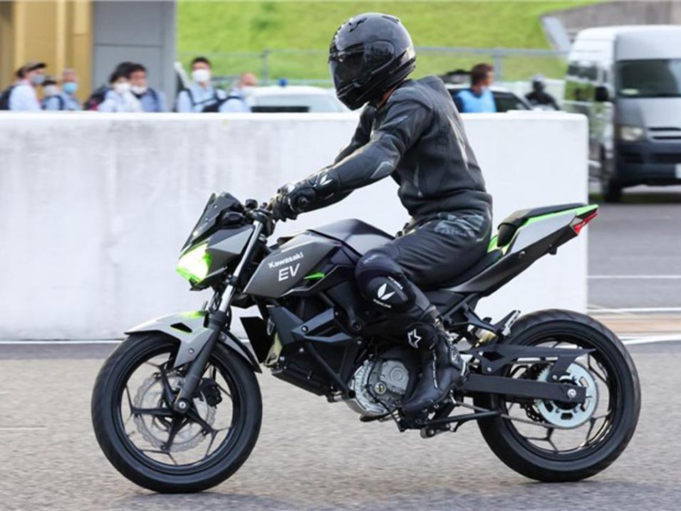 Kawasakin täyssähköinen moottoripyörä.