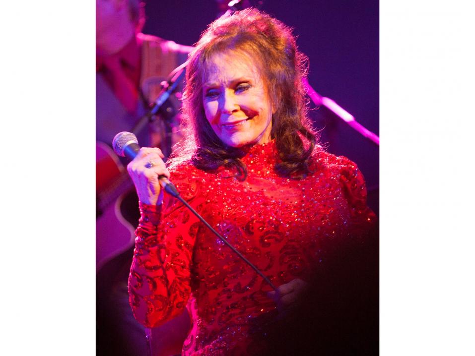 Yksi suurimpia countrylaulajia, Loretta Lynn, oli myös nostettu AMA:n Hall of Fameen. Kuva Anna Hanks / Wikimedia Commons.
