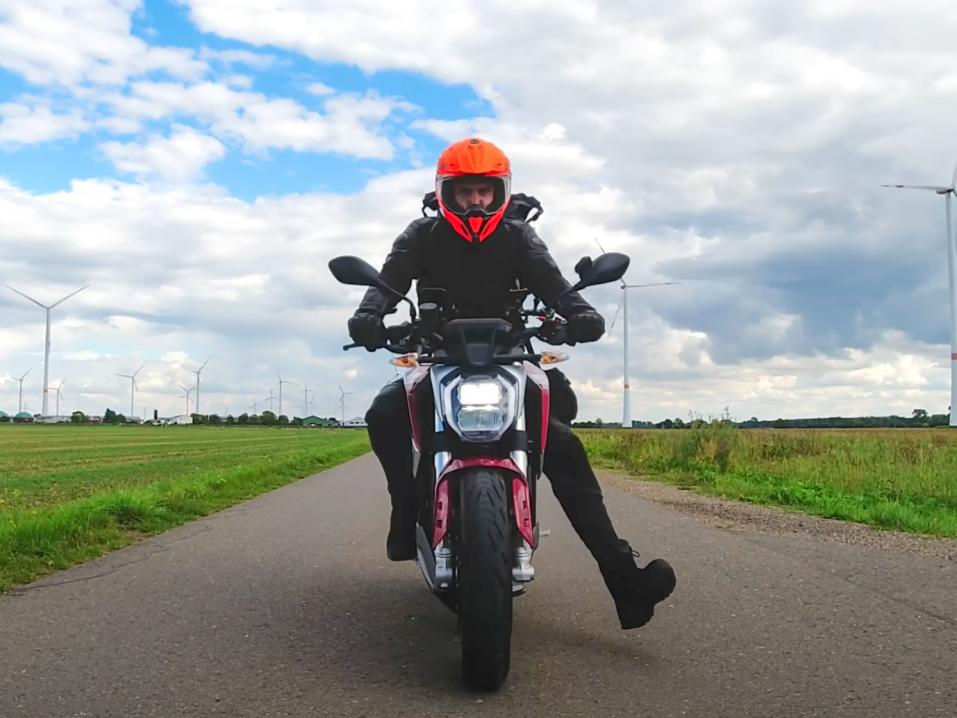 Tästä se alkaa: Marc Travelsin maailmanympärysmatka Zero sähkömoottoripyörällä.