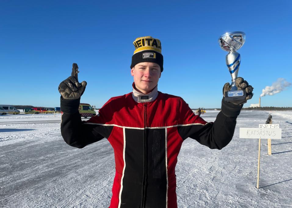 Ossi Rantala jatkoi voitokkaasti  jääradan SM-kisoissa Pihtiputaalla.