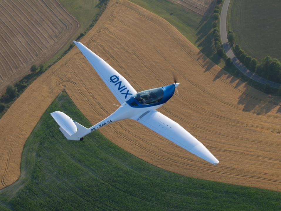 U15E ΦNIX on Pure Flight -nimisen yrityksen tuleva sähkömoottorinen lentokone. Nähdäänkö toteutuksessa italialaisen sähkömoottoripyörävalmistaja Energican teknologiaa?