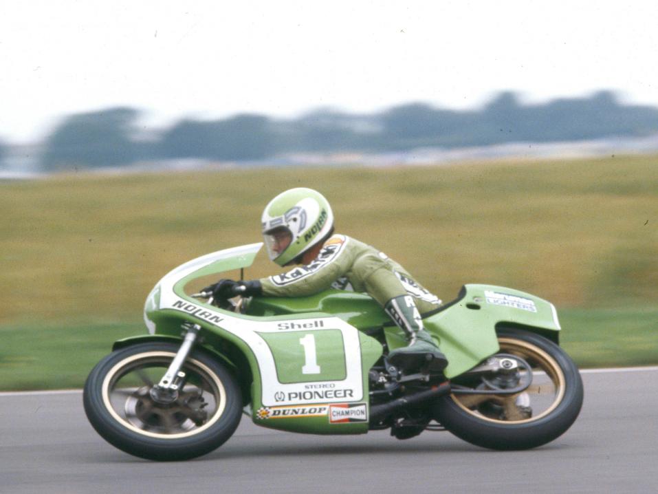 Kork Ballington kisaamassa Kawallaan 1980 vuoden British Grand Prix'ssä.