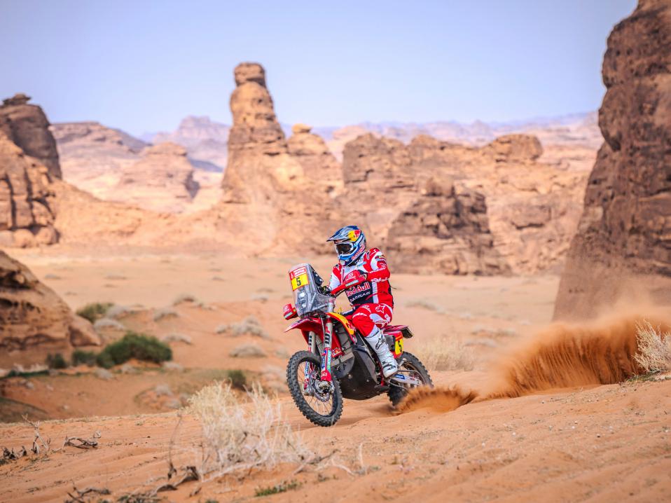Kuvassa GasGasin tehdastallin itävaltalainen kuljettaja Daniel Sanders prologilla AlUlassa Saudi-Arabiassa Dakar Rallyn avauspäivänä. Kuva: Marcelo Maragni / Red Bull Content Pool.