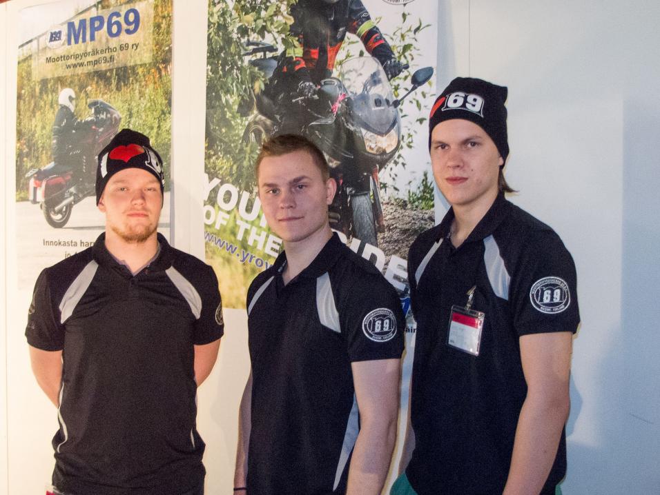 Young Rider of the Year - kisan kolme edellistä voittajaa. Oikealta: 2014 voitttaja Valtteri Kortesuo, 2012 Joonas Tikkanen ja 2013 Kalle Ryymin, kaikki MP69:n jäsenistöä.  