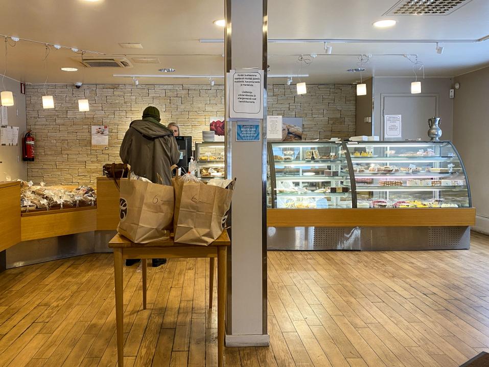 Huovisen leipomon Maikkulan myymälä on enemmän 'tehdasmyymälä' kuin kahvila, mutta siellä on erittäin hyvä valikoima ja muutama istumapaikka kahvitteluun.