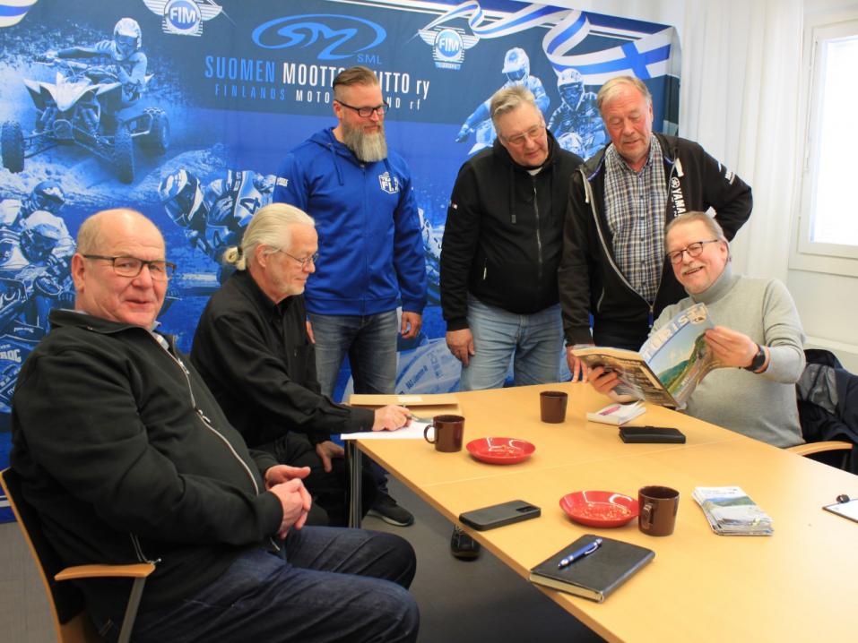 Ajatusten vaihdossa olivat TFMK:n puolelta Ari Toivanen, Jan Andersson ja Timo Toikkanen sekä SML pääsihteeri Ville Salonen, Non-sport-työryhmästä Jukka Lainkari ja Jari Heinilä. Kuva: Kaisa Lökfors.