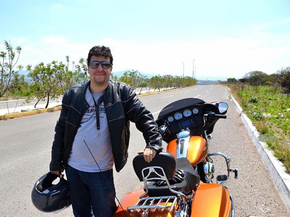 Luis Castilla, Harley-Davidsonin bloggaava ja ympäri Eurooppaa ajava kesätyöläinen.