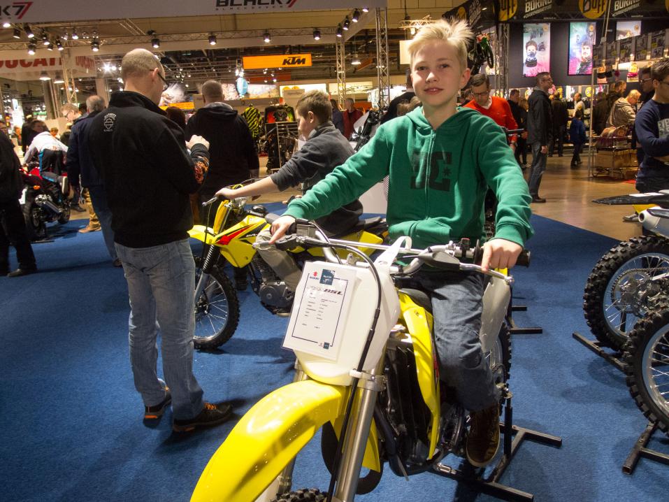 Kymmenvuotias Lari Saari on ajanut motocrossia jo kuusi vuotta.