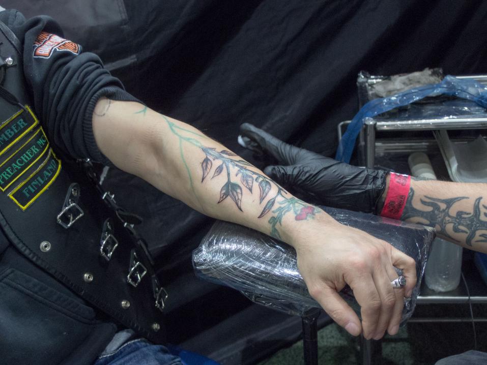 Sami Kämäräisen tatuointi valmistuneena.