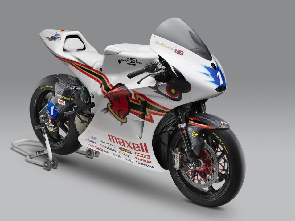 Mugen Shinden Go -kisapyörä vuosimallia 2016 valmiina Mansaarten ajojen TT Zero -kisaan.