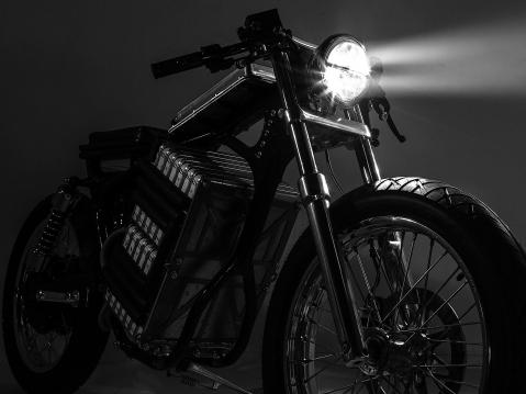 Night Shift Bikes: Leafy Savage ja valo.