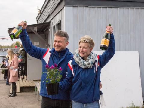 Maailmanmestarit Pekka Päivärinta ja Kirsi Kainulainen Naisten moottoriurheilupäivässä Hyvinkäällä.