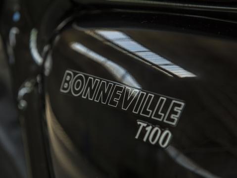 Triumph Bonneville T100.