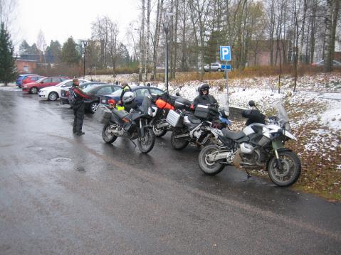 Forssan Matamotoristien pitstop jossain päin Keski-Suomea.