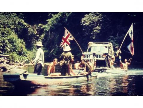 Kuva eversti Blashford-Snellin johtamalta vuoden 1972 matkalta. Retkikunta etenemässä Dariénin Gapin halki. Kuva Trans Americas Expedition.