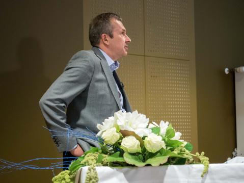 Liikenneviraston tieto-osaston johtaja Jan Juslén jakoi Motoparlamentin puheenvuorot.