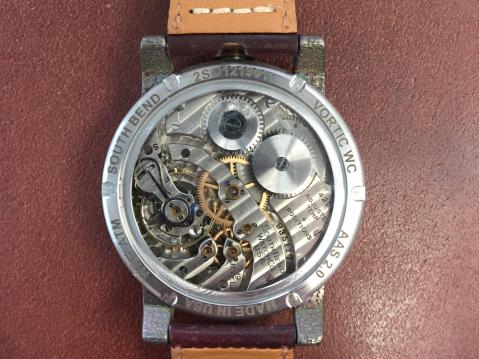Vorticin South Bendin valmistamasta taskukellosta restauroima uniikki Harley-Davidson-kello.