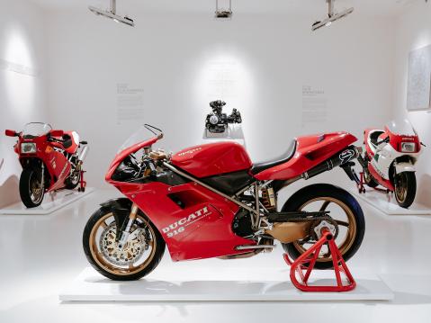 Massimo Tamburinin 916 Ducatin museossa.