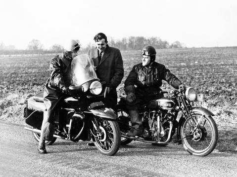 Joulukuu 1955, Motor Cycling -lehden testi: 'Viimeiset Vincentit'. Kuva: Mortons Archive.