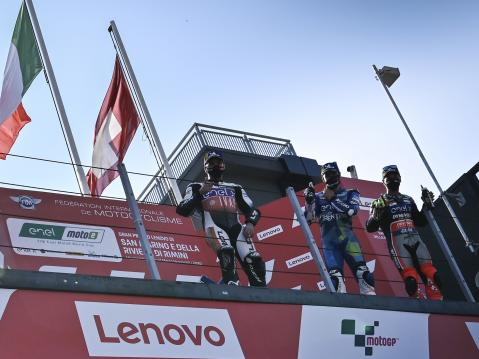 MotoE podium vasemmalta: Simeon, Ferrari ja Aegerter.