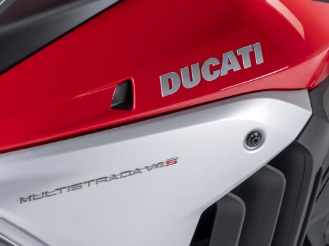 Ducati Multistrada V4 S 2021.