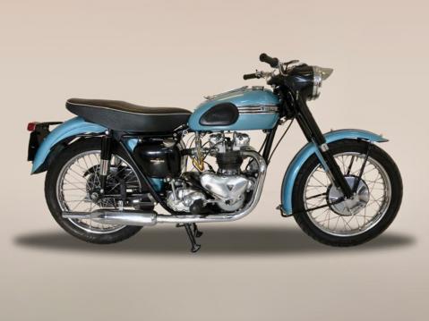 Ja kolmospalkintona museon juuri restauroima 1956 Triumph Tiger T100 500cc.