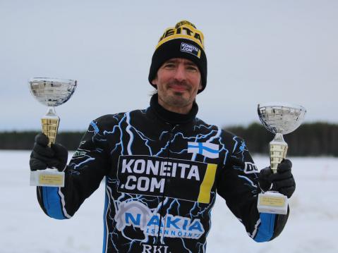 Mikko Koskisella oli takanaan pitkä rupeama radan saamiseksi kisakuntoon, siitä huolimatta tuplavoitto Jääradan SM A450-luokassa. Kuva: Juha Harju