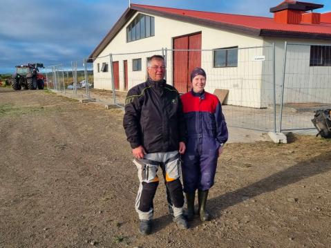Matin ystävän tytär oli parin kuukauden harjoittelussa maatilalla Islannissa. Miehet kävivät tervehtimässä.