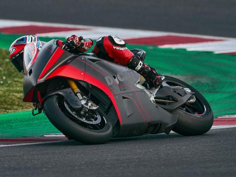 Ducatin MotoE MM-sarjan prototyyppi Misanon radalla.