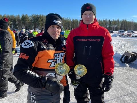 Ville Jauhiainen (oik), oli molempien A450-luokan osakilpailujen nopein. Mika Kalliolle jäi parannettavaa Orivedellä ajettaviin osakilpailuihin.