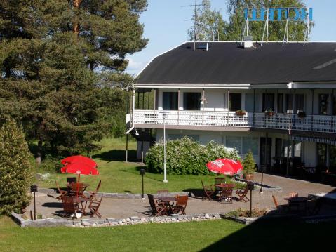 Nauti luonnonrauhasta Kempeleenlahden rannalla sijaitsevassa Hotel Airport Oulussa.
