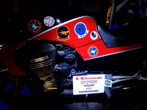Kawasaki GPZ 900 R Top Gun replika.