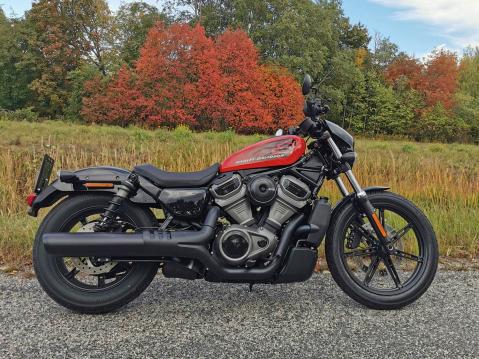 Vuosimallin 2022 Harley-Davidson Nightster 975.
