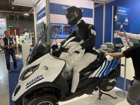 Autoliv esitteli EICMA:ssa moottoripyörän tyrvatyynyä.