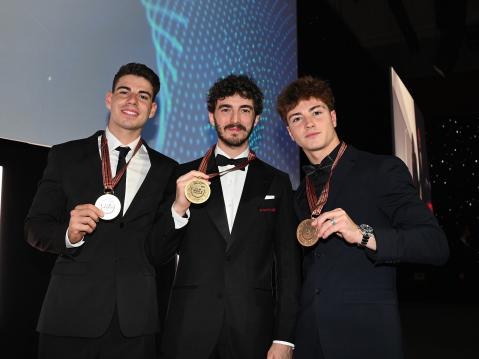 Kolme upeaa mestaria vuodelta 2022. Vasemmalta: Fernandez, Bagnaia ja Guevara.